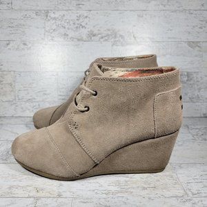 Toms Womens Suede Desert Ankle Boots Taupe Wedge Heels Lace Up Size 10